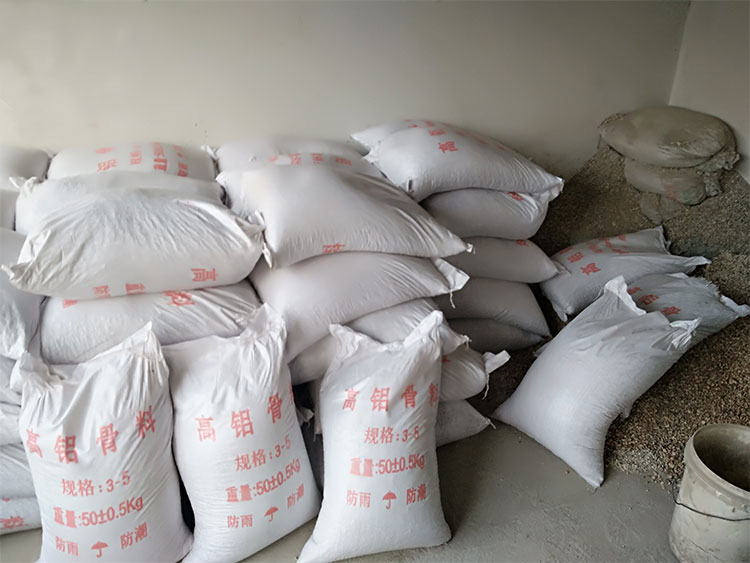 铝矾土骨料.jpg 铝矾土骨料.jpg